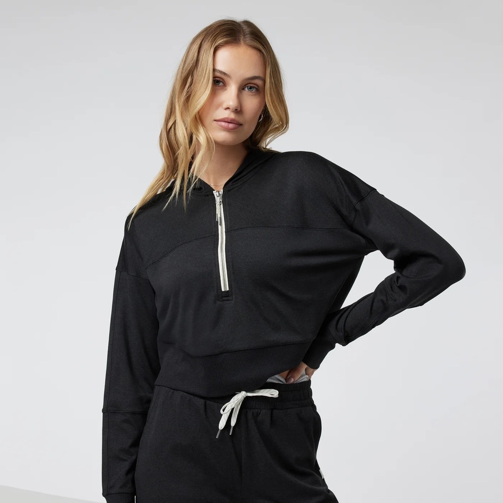 Vuori Halo Half-Zip Cropped Hoodie